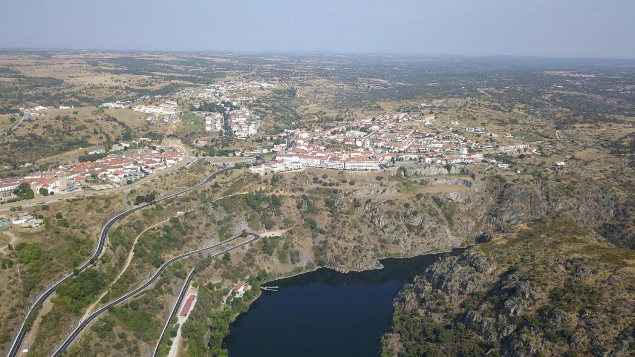 Pensao Vista Bela Hotel Miranda do Douro Kültér fotó
