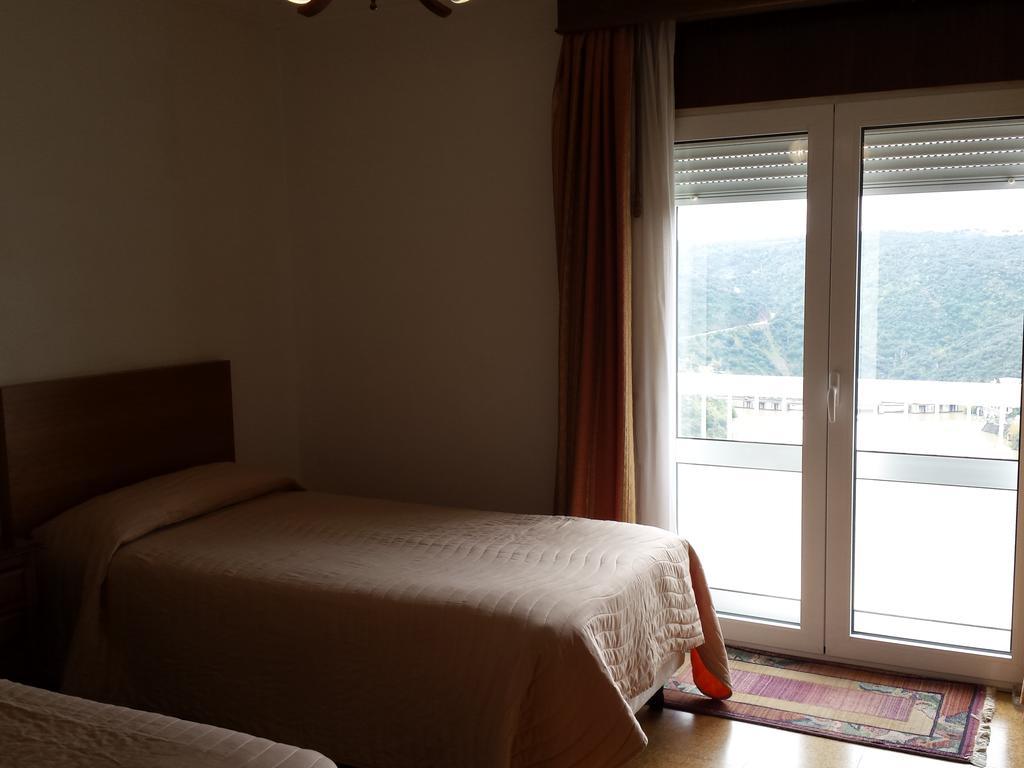 Pensao Vista Bela Hotel Miranda do Douro Kültér fotó